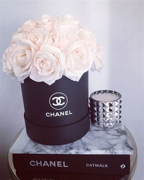 chanel box flower